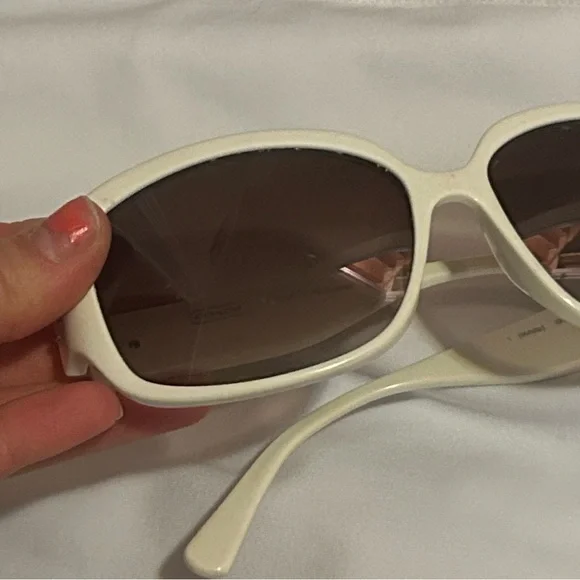 Coach Heart Studded Vintage Rare Chic White Sunglasses - Picture 8 of 10